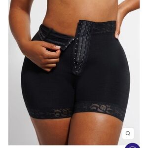 Columbia Shape wear size Large . 🚨Please research how much they cost